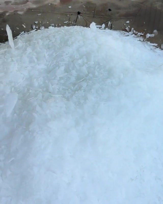 Flake ice falling into the collected ice